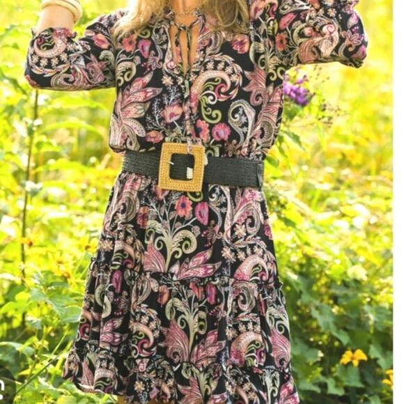 Walker & Wade 
Ibiza Dress Black Floral Ruffle Hem‎ Long Sleeve 
Size Medium - Picture 2 of 9